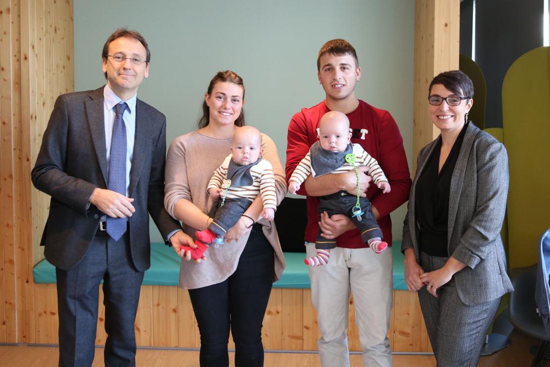 Familia de caso de síndrome STFF con el equipo de cirugía fetal Familia de caso de síndrome STFF con el equipo de cirugía fetal