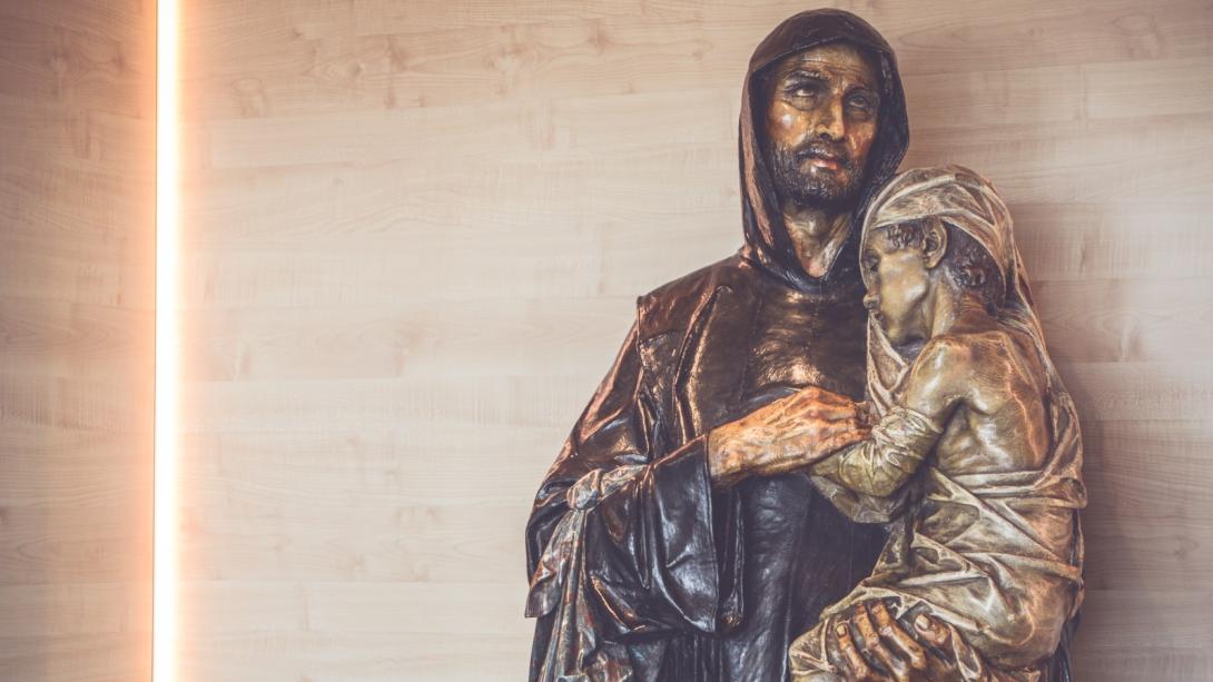 Estatua de San Juan de Dios de la capilla del Hospital Sant Joan de Déu Barcelona