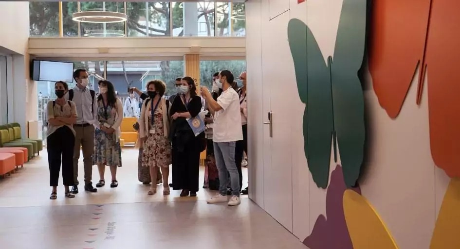 Visit by congress members to the SJD Pediatric Cancer Center Barcelona