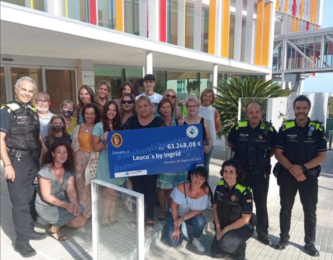 Policía municipal de Terrassa entrega un cheque