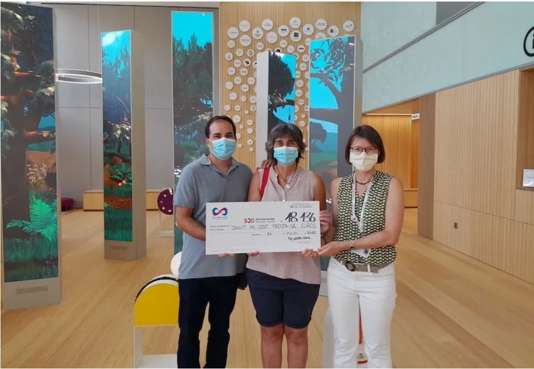 La familia de Marta en la entrega de la donación La familia de Marta en la entrega de la donación