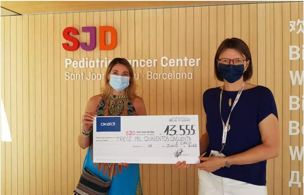 Okaidi lliurament el seu donatiu en el SJD Pediatric Cancer Center Barcelona Okaidi lliurament el seu donatiu en el SJD Pediatric Cancer Center Barcelona