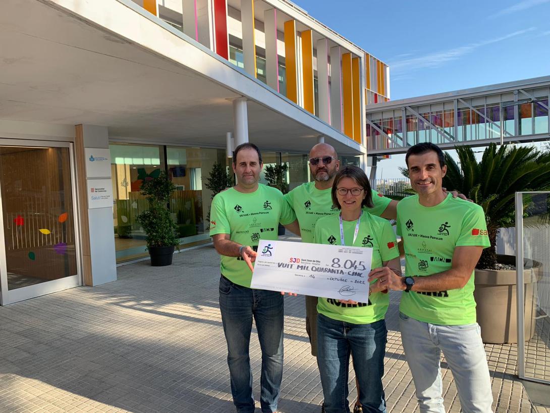 Entrega de la donación de la Associació Jesús és mou al Hospital Sant Joan de Déu Barcelona