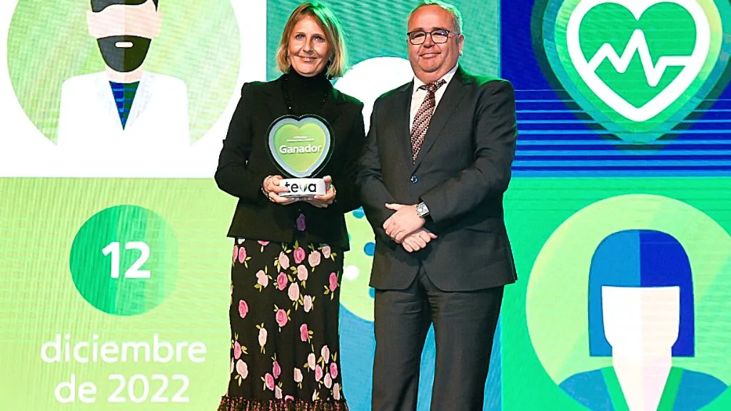 Mireia Espinet, responsable del Servicio de Voluntarios del Hospital Sant Joan de Déu, recibe el premio Mireia Espinet, responsable del Servicio de Voluntarios del Hospital Sant Joan de Déu, recibe el premio Humanizando la Sanidad 2022 TEVA