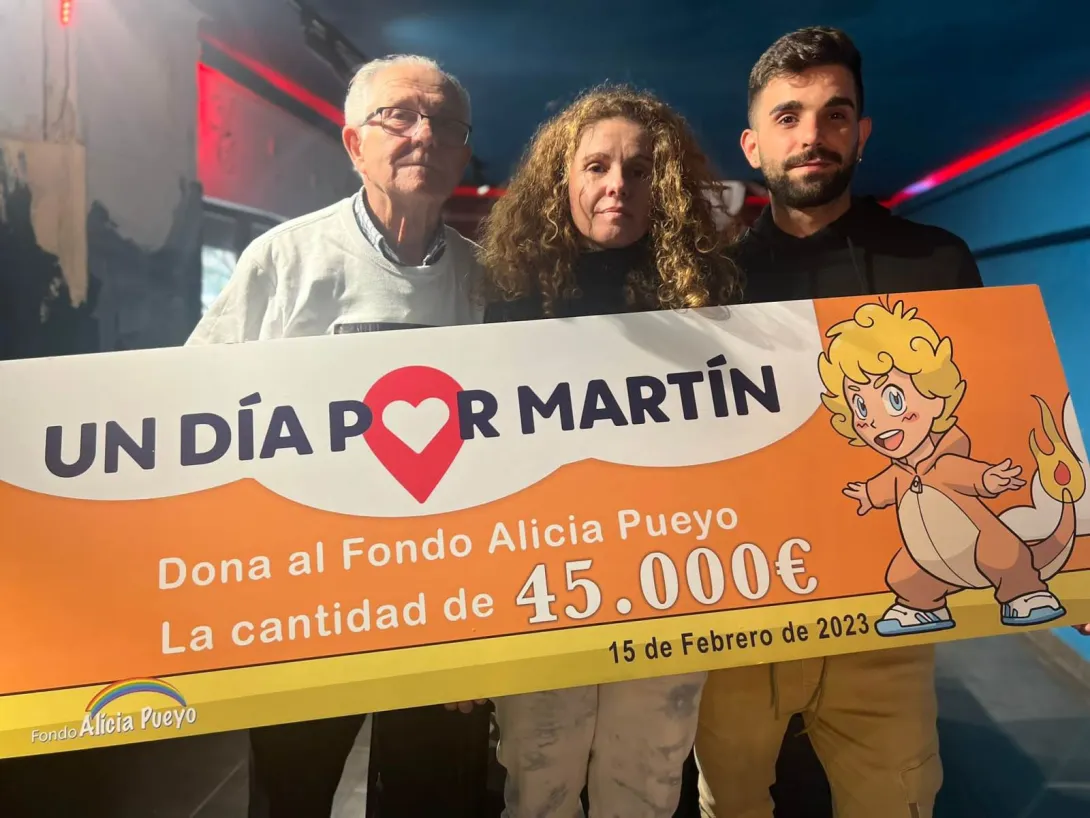 Momento de entrega de la donación de la familia de Martín Momento de entrega de la donación de la familia de Martín