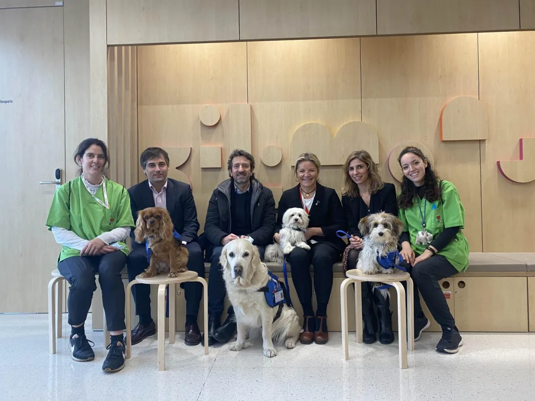 Representants d'H10 Hotels en la seva visita a l'Hospital Sant Joan de Déu. Representants d'H10 Hotels en la seva visita a l'Hospital Sant Joan de Déu.