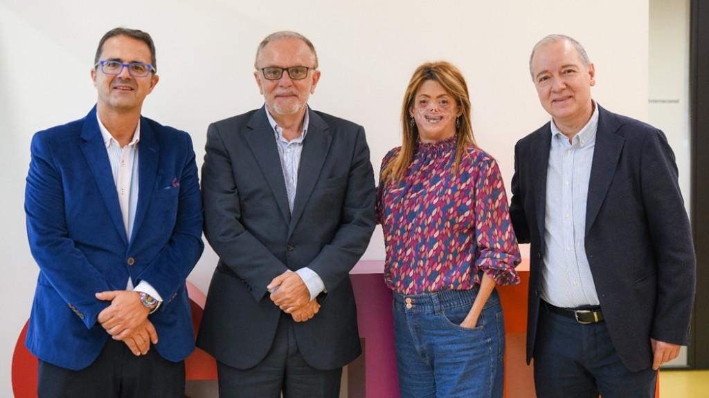 Momento de la firma del convenio entre el Hospital Sant Joan de Déu y FEDER