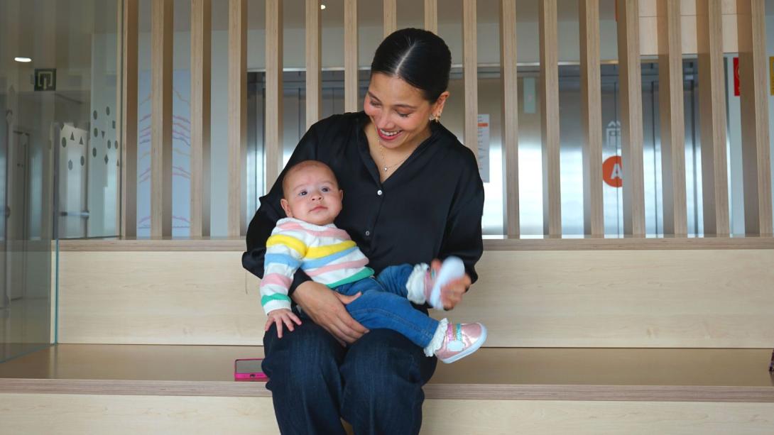 Kenza with her mother at the SJD Barcelona Children's Hospital