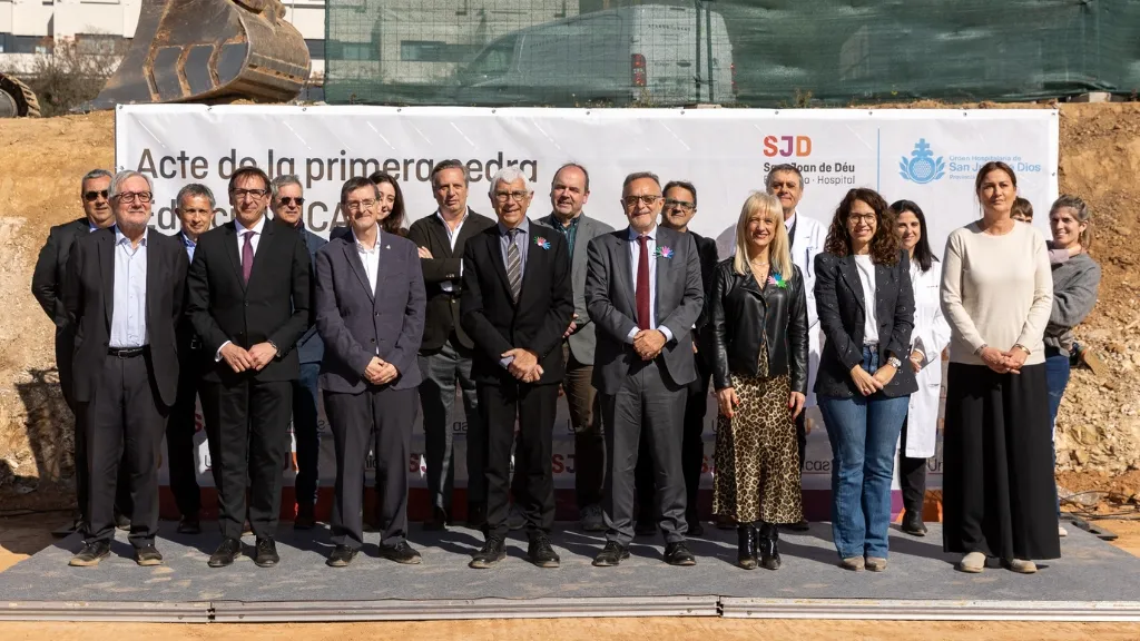 Representants polítics i societat civil - Acte de primera pedra de l'edifici Únicas SJD Representants polítics i societat civil - Acte de primera pedra de l'edifici Únicas SJD