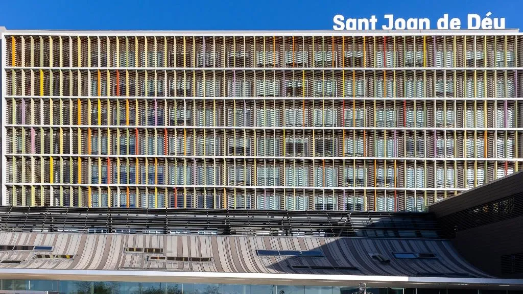 Remodelación de la fachada sur del Hospital Sant Joan de Déu Barcelona Remodelación de la fachada sur del Hospital Sant Joan de Déu Barcelona