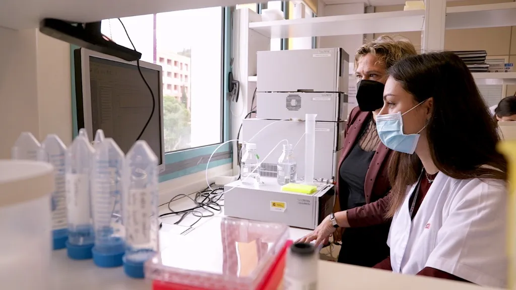 Meritxell Teixidó, CEO and CSO of Gate2Brain, and Clàudia Resa, doctoral industrial PhD student, in the laboratory. Image: Gate2Brain Meritxell Teixidó, CEO and CSO of Gate2Brain, and Clàudia Resa, doctoral industrial PhD student, in the laboratory. Image: Gate2Brain