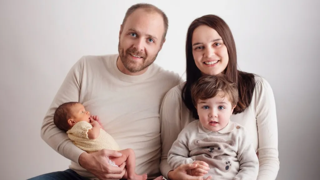 Anna, paciente del programa de preservación de tejido ovárico del Hospital Sant Joan de Déu Barcelona, y su familia Anna, paciente del programa de preservación de tejido ovárico del Hospital Sant Joan de Déu Barcelona, y su familia