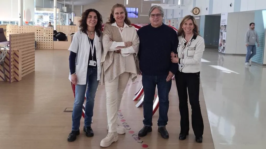 Representantes de Fundación Infancia Solidaria en el Hospital Sant Joan de Déu Barcelona Representantes de Fundación Infancia Solidaria en el Hospital Sant Joan de Déu Barcelona