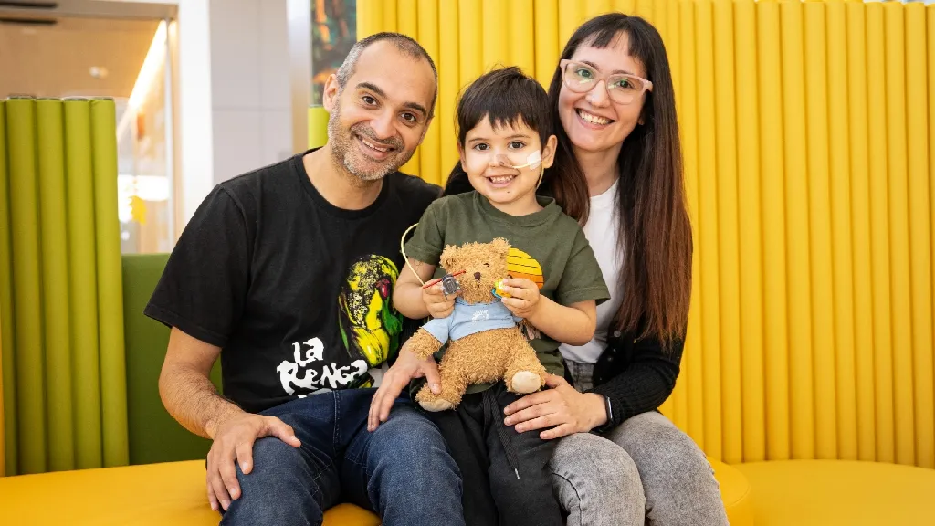 Lihuén, un niño operado de sarcoma lingual, y sus padres Lihuén, un niño operado de sarcoma lingual, y sus padres