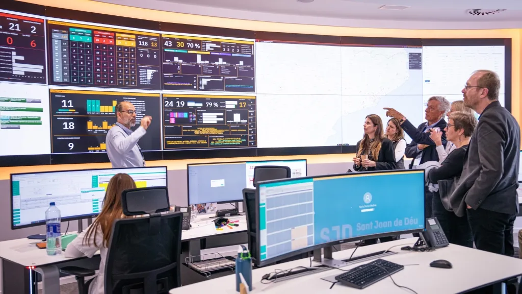 Una delegación del gobierno de Luxemburgo en el Command Center de Sant Joan de Déu Una delegación del gobierno de Luxemburgo en el Command Center de Sant Joan de Déu
