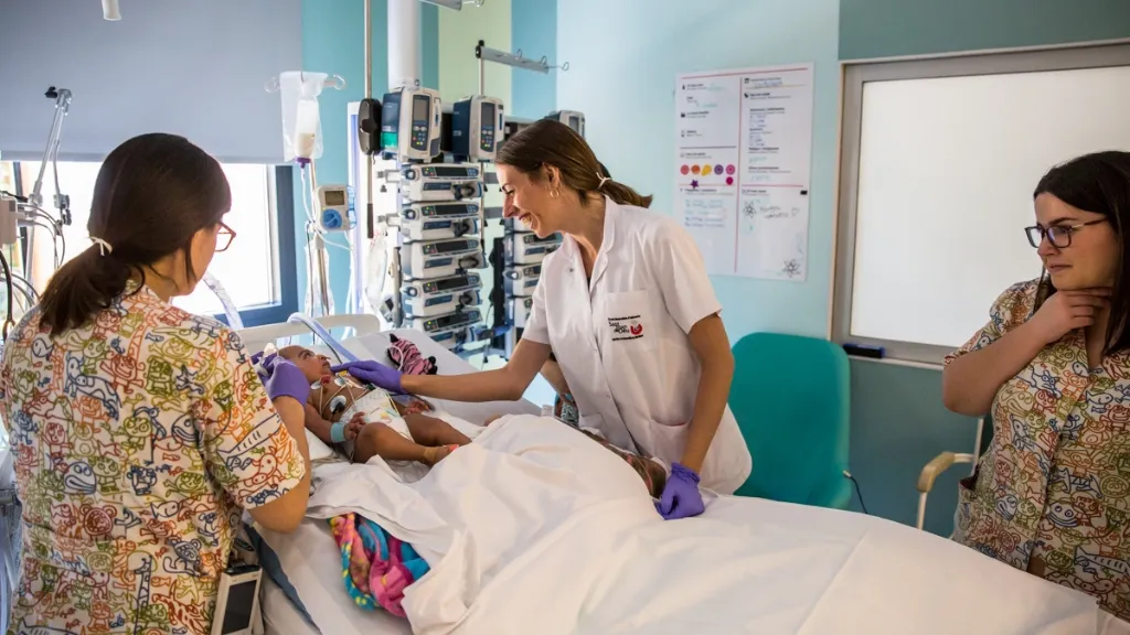 Un pacient a la Unitat de Cures Intensives Pediàtriques Un pacient a la Unitat de Cures Intensives Pediàtriques