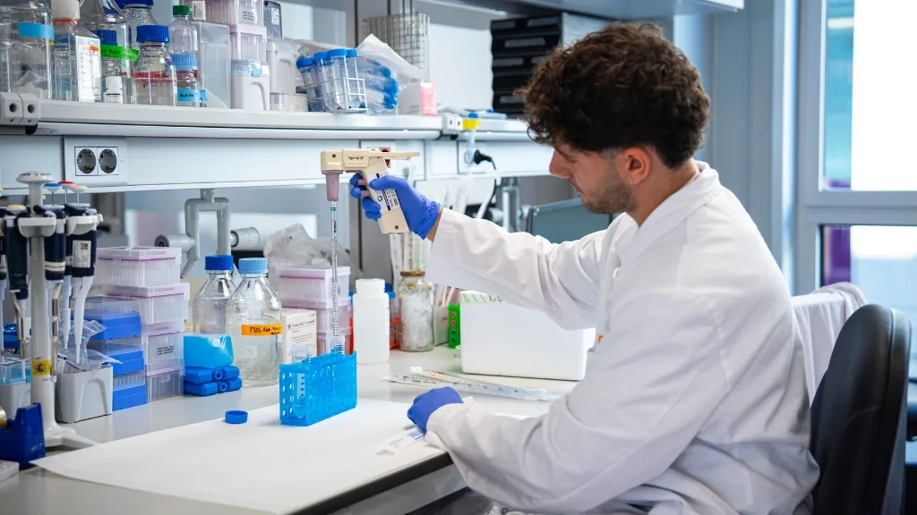 En Sete al laboratori de Sant Joan de Déu