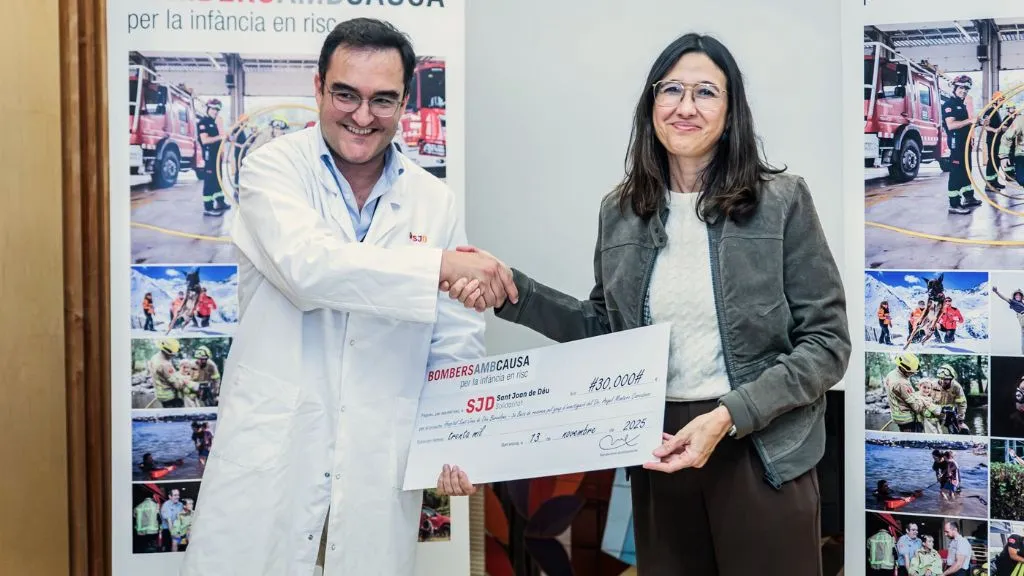 Entrega becas Bombers Amb Causa 2025 Entrega becas Bombers Amb Causa 2025