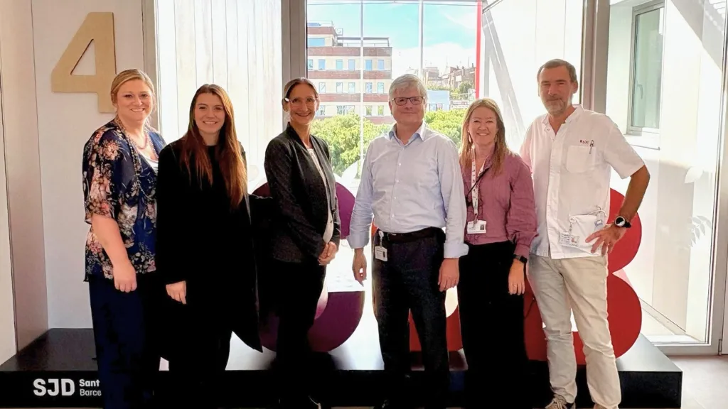 Profesionales de Sant Joan de Déu y del BCC en el Hospital Profesionales de Sant Joan de Déu y del BCC en el Hospital