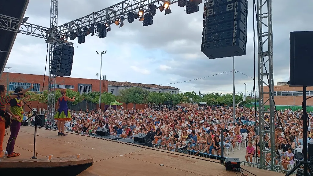 Concert d'El Pot Petit a Roquetes Donació concert El Pot Petit Roquetes