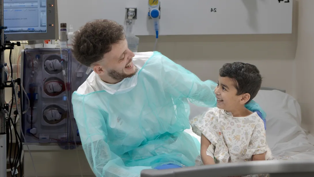 Paciente de oncología con enfermero - Hospital Sant Joan de Déu Barcelona