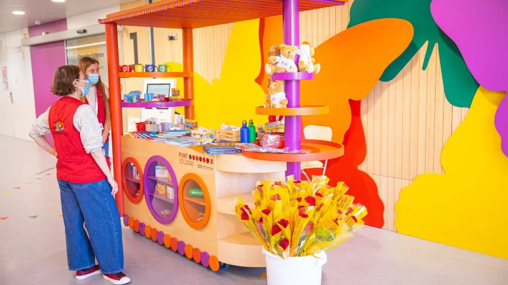 Carret de l'SJD Pediatric Cancer Center Barcelona en la diada de Sant Jordi