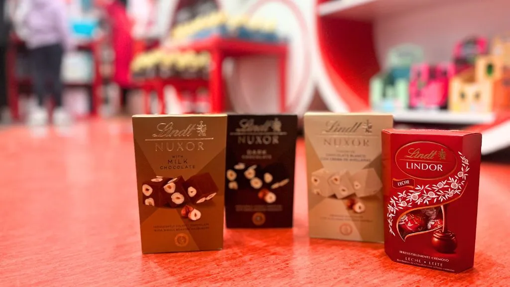 Donación de producto de Lindt en 2025 para la Botigueta Solidària Donación de producto de Lindt en 2025 para la Botigueta Solidària