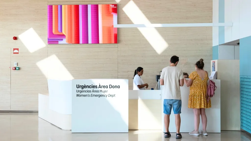Entrada de urgencias del Área de la Mujer, vestíbulo principal del Hospital Sant Joan de Déu Barcelona Entrada de urgencias del Área de la Mujer, vestíbulo principal del Hospital Sant Joan de Déu Barcelona