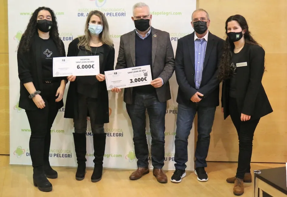 La doctora Marta García, de l'Hospital Sant Joan de Déu, va rebre la donació durant l'acte de lliurament celebrat a l'Ajuntament de Salou. La doctora Marta García, de l'Hospital Sant Joan de Déu, va rebre la donació durant l'acte de lliurament celebrat a l'Ajuntament de Salou.