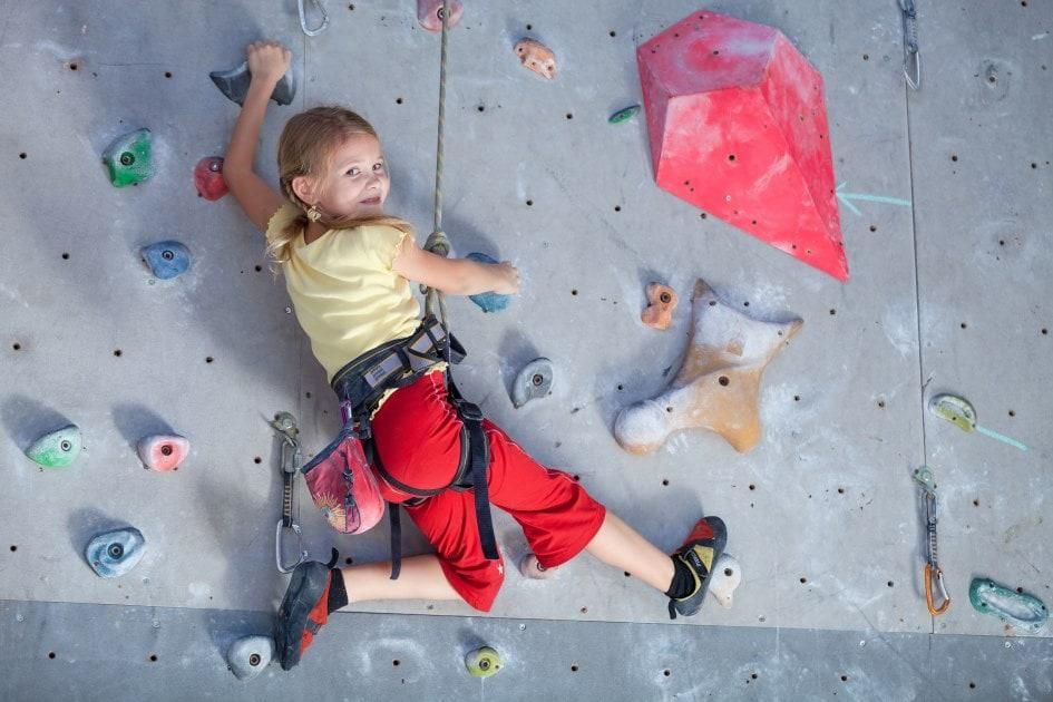 Escalada con niños, consejos útiles para su práctica deportiva