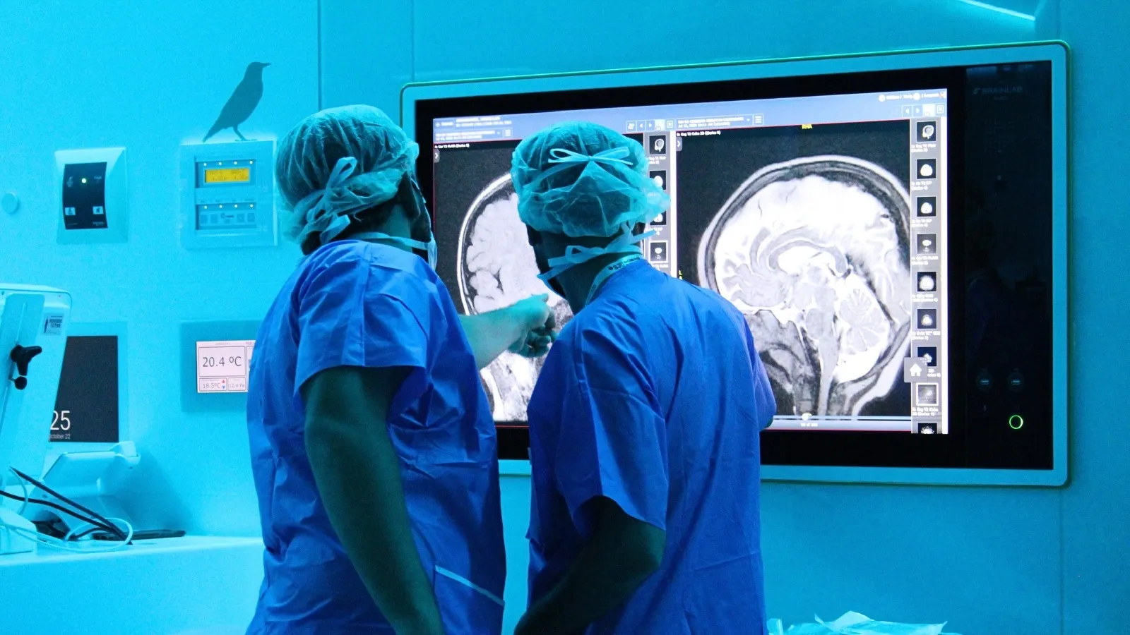 Surgeons examining a brain radiography image during an operation - SJD Barcelona Children's Hospital Surgeons examining a brain radiography image during an operation - SJD Barcelona Children's Hospital