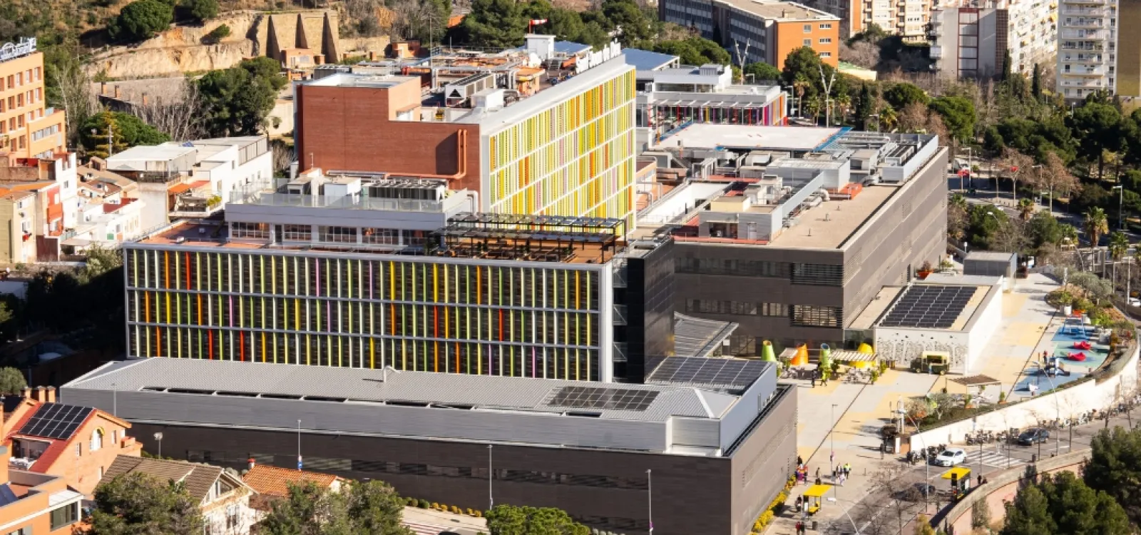 Вид с воздуха госпиталя SJD Barcelona Children's Hospital Вид с воздуха госпиталя SJD Barcelona Children's Hospital