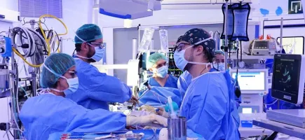 Moment d'una cirurgia cardíaca mínimament invasiva - Hospital Sant Joan de Déu Barcelona