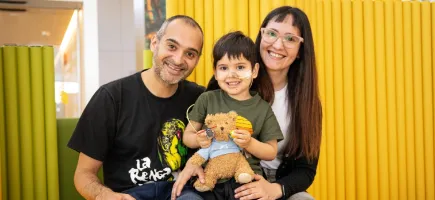Lihuén, un niño operado de sarcoma lingual, y sus padres Lihuén, un niño operado de sarcoma lingual, y sus padres