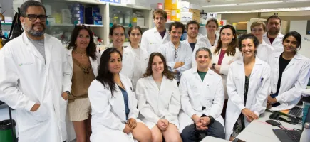 Equipo de investigación del Instituto de Investigación contra la Leucemia Josep Carreras. Imagen: Enzo Monzón Equipo de investigación del Instituto de Investigación contra la Leucemia Josep Carreras. Imagen: Enzo Monzón