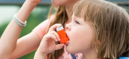 Nens amb inhalador - Hospital Sant Joan de Déu Barcelona Nens amb inhalador - Hospital Sant Joan de Déu Barcelona