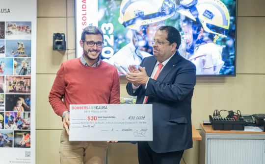 Entrega del xec de Bombers amb Causa