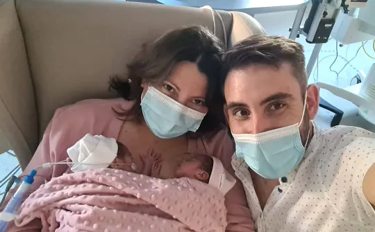 Laura, mother of twins born by delayed-interval delivery at SJD Barcelona Children's Hospital