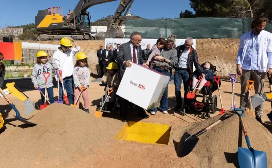 Momento del acto de primera piedra del edificio Únicas SJD
