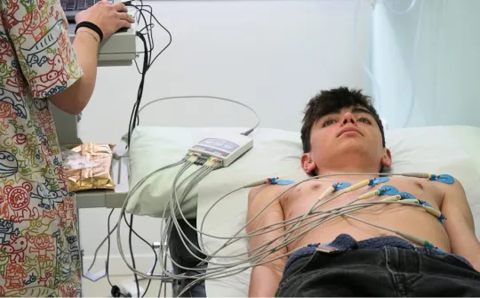 Iu, pacient del Centre de Cardiopaties Congènites de Barcelona en una revisió a l'Hospital Sant Joan de Déu Barcelona