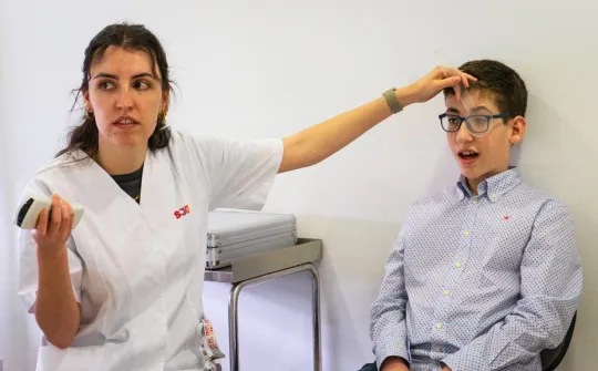 Moment de la revisió de la visió de l'Oriol en un dia de diverses consultes 
