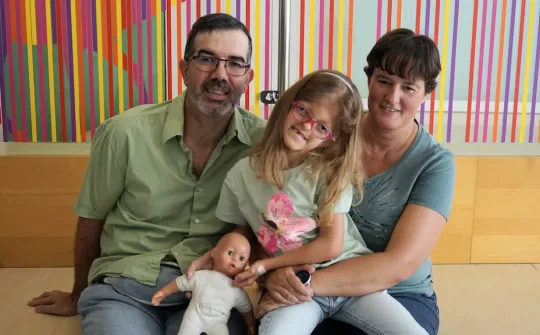 Laia with her parents at SJD