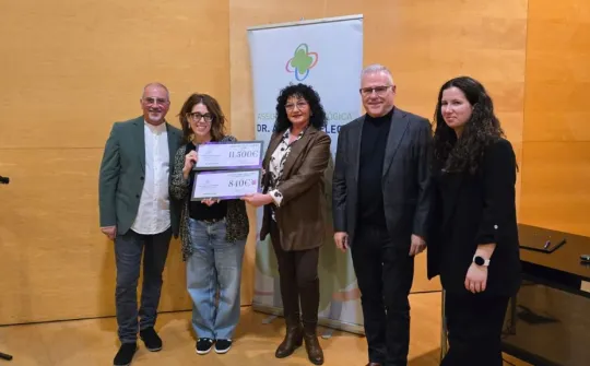 Entrega de la donació de l'Associació Oncològica Dr. Amadeu Pelegrí