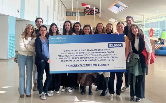 Representantes del Grupo Planeta en el Hospital