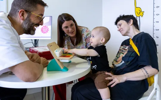 Consulta con paciente de hematología del Dr. Rubén Berrueco - Hospital Sant Joan de Déu Barcelona