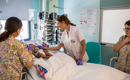 Un pacient a la Unitat de Cures Intensives Pediàtriques