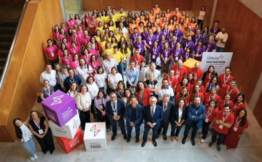 Foto de família de la Únicas Hackathon