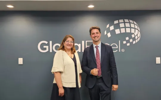 Representatives from SJD Barcelona Children's Hospital and Global Excel officially signing the collaboration agreement. Agreement between SJD Barcelona Children's Hospital and Global Excel