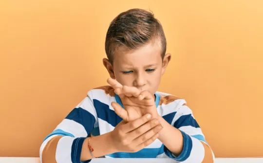 Ребенок с ювенильным идиопатическим артритом