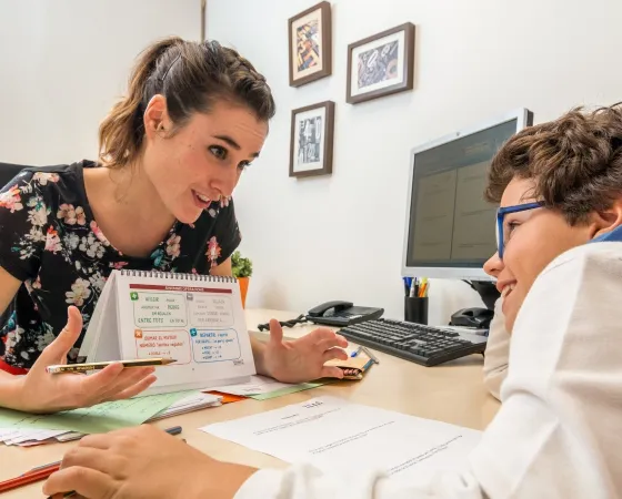 Momento de sesión en la Unidad de Trastornos del Aprendizaje Escolar
